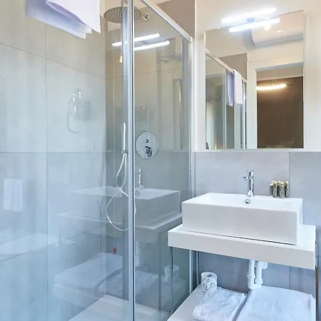 White Ribbon 3* Milánó